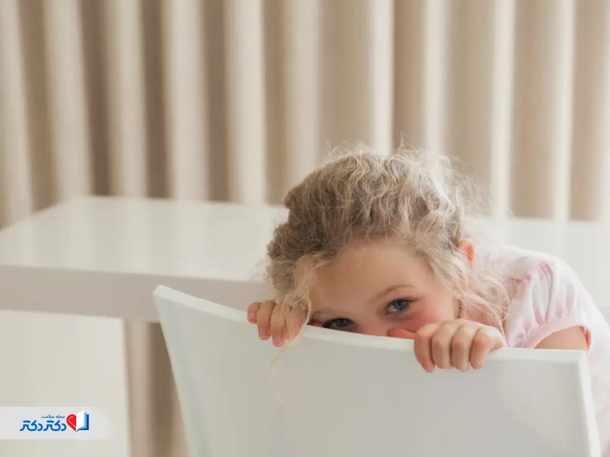 کودک خجالتی؛ چگونه با کودک کمرو درست رفتار کنیم؟